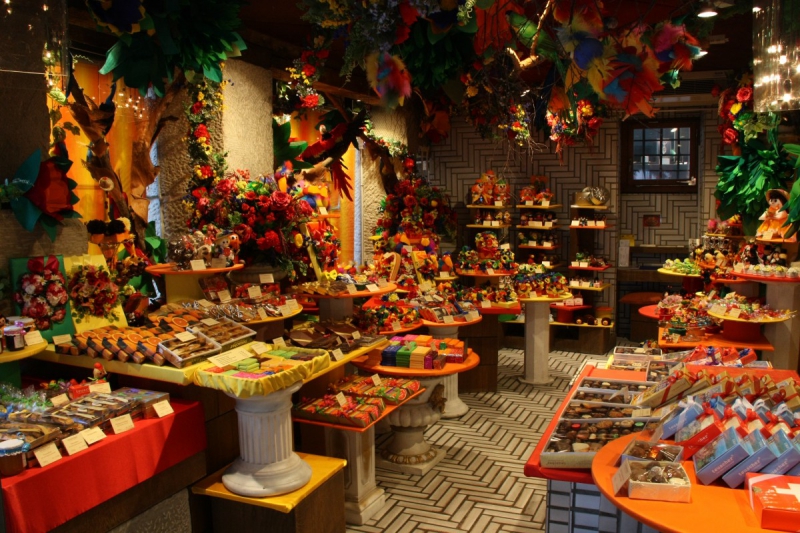 vente-CHATEAUDOUBLE-min_candy_store_chocolate_shop_chocolate_switzerland-393515